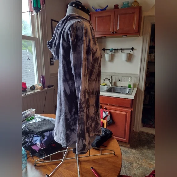 Tie dye pull over hooded long sleeve T-shirt - Picture 2 of 3